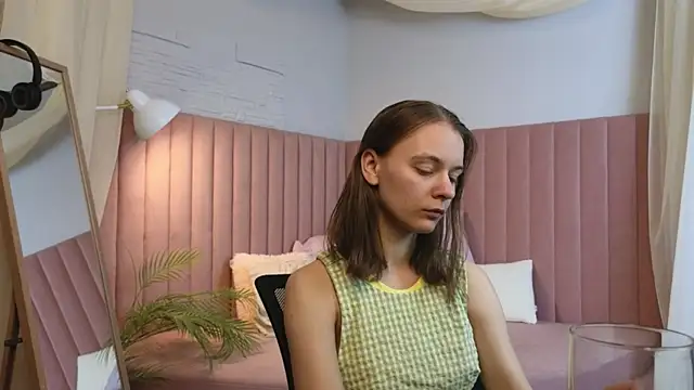 Snapshot of emma_chaser chatting on 05.05.26 emma chaser online show from 05.05.26