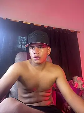 Snapshot of Aless_bigg chatting on 04.23.26 Aless bigg online show from 04.23.26