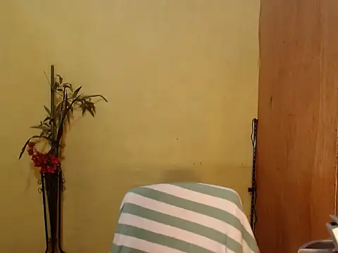 Snapshot of HottestLadyYuna chatting on 04.24.26 HottestLadyYuna online show from 04.24.26