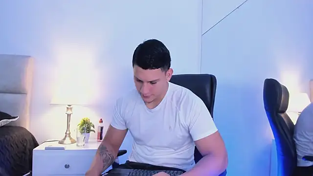 Snapshot of Chriss_Diamond chatting on 06.01.26 Chriss Diamond online show from 06.01.26