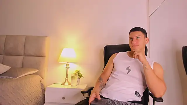 Snapshot of Chriss_Diamond chatting on 06.20.26 Chriss Diamond online show from 06.20.26