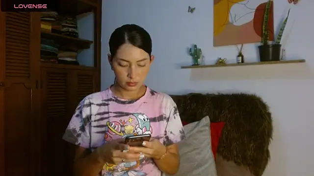 Snapshot of ivanna_dl chatting on 04.20.26 ivanna dl online show from 04.20.26