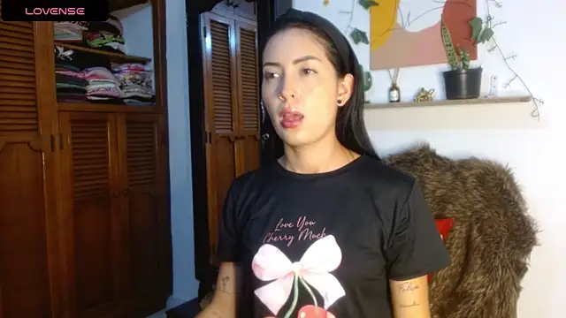 Snapshot of ivanna_dl chatting on 05.17.26 ivanna dl online show from 05.17.26