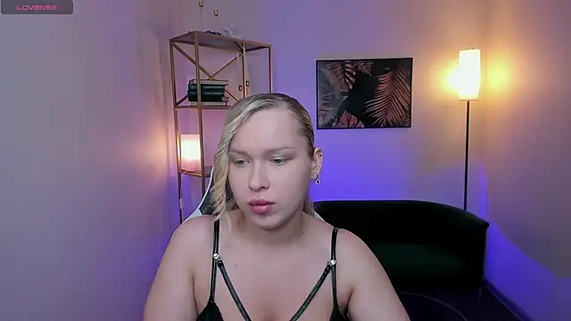 Snapshot of angelic_coy chatting on 06.09.26 angelic coy online show from 06.09.26