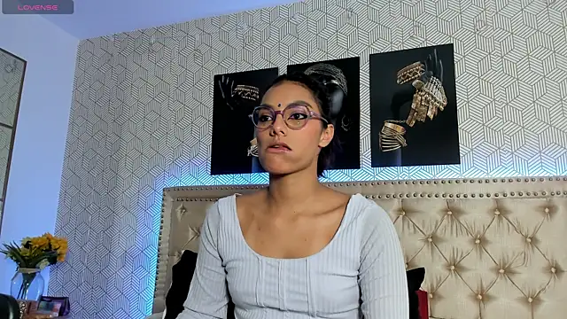 Snapshot of ValeAlvarez_ chatting on 04.20.26 ValeAlvarez online show from 04.20.26