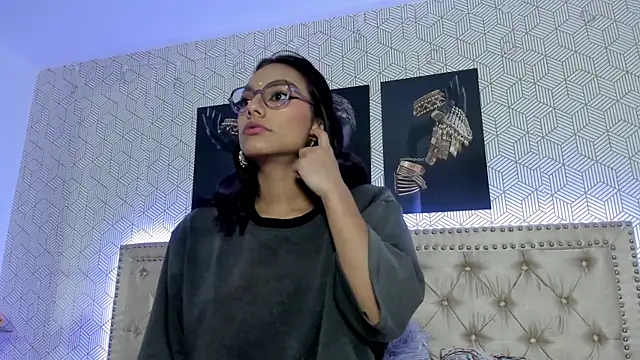 Snapshot of ValeAlvarez_ chatting on 05.14.26 ValeAlvarez online show from 05.14.26