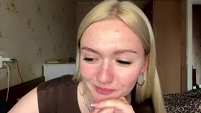 Snapshot of Sophia_Blonde chatting on 04.14.26 Sophia Blonde online show from 04.14.26