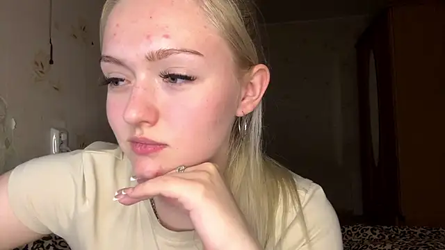 Snapshot of Sophia_Blonde chatting on 04.20.26 Sophia Blonde online show from 04.20.26