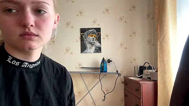 Snapshot of Sophia_Blonde chatting on 04.21.26 Sophia Blonde online show from 04.21.26