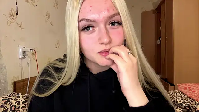 Snapshot of Sophia_Blonde chatting on 04.22.26 Sophia Blonde online show from 04.22.26