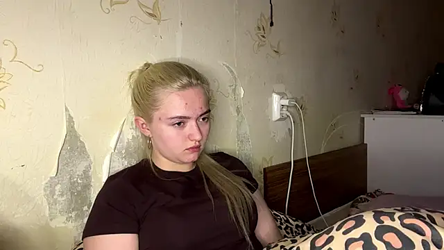 Snapshot of Sophia_Blonde chatting on 04.24.26 Sophia Blonde online show from 04.24.26