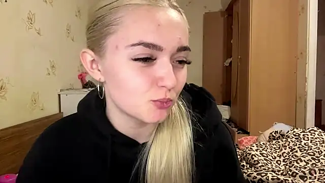 Snapshot of Sophia_Blonde chatting on 04.24.26 Sophia Blonde online show from 04.24.26