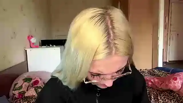 Snapshot of Sophia_Blonde chatting on 05.06.26 Sophia Blonde online show from 05.06.26