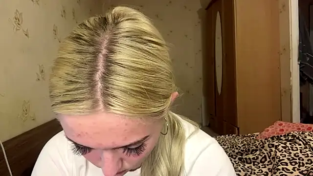 Snapshot of Sophia_Blonde chatting on 05.10.26 Sophia Blonde online show from 05.10.26