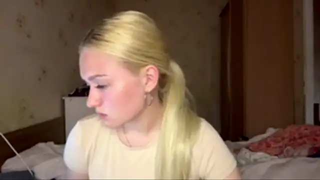 Snapshot of Sophia_Blonde chatting on 05.19.26 Sophia Blonde online show from 05.19.26