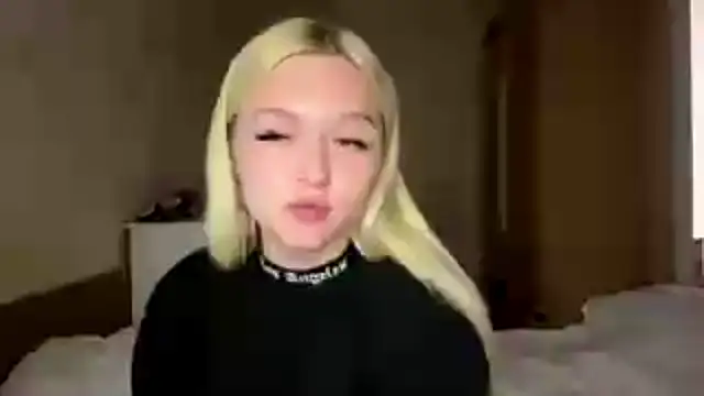Snapshot of Sophia_Blonde chatting on 05.21.26 Sophia Blonde online show from 05.21.26
