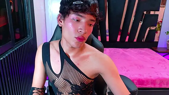 Snapshot of IsaacNovaa chatting on 04.05.26 IsaacNovaa online show from 04.05.26