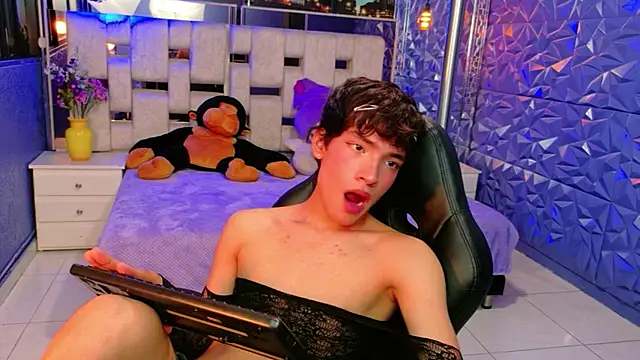 Snapshot of IsaacNovaa chatting on 04.16.26 IsaacNovaa online show from 04.16.26