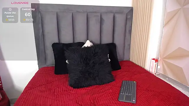 Snapshot of MiaGinger_ chatting on 04.30.26 MiaGinger online show from 04.30.26