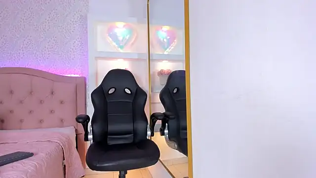 layla-Play online show from 06.11.26