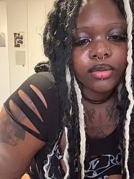 Snapshot of Nyla_xox chatting on 06.15.26 Nyla xox online show from 06.15.26
