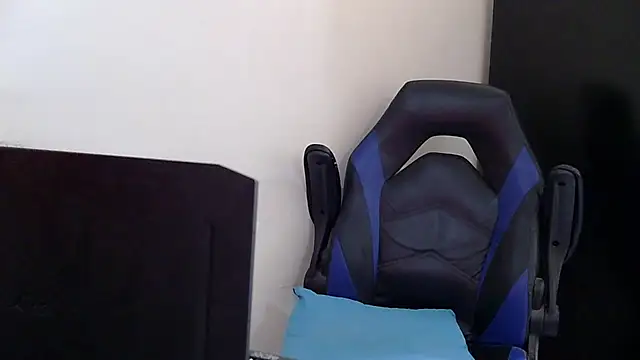 Snapshot of Darkkras chatting on 05.19.26 Darkkras online show from 05.19.26