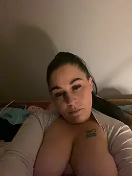 Snapshot of Szandra26 chatting on 04.27.26 Szandra26 online show from 04.27.26