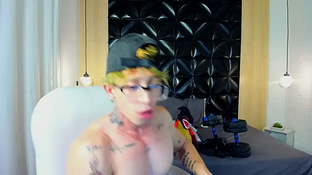 Snapshot of Adam_Skye chatting on 05.14.26 Adam Skye online show from 05.14.26