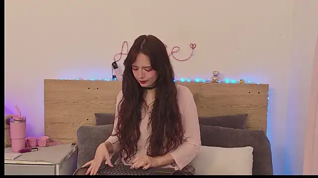 Snapshot of Sweet_Alice_S chatting on 05.07.26 Sweet Alice S online show from 05.07.26