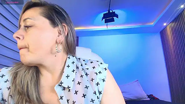 Snapshot of Cinthya_roberts chatting on 04.17.26 Cinthya roberts online show from 04.17.26