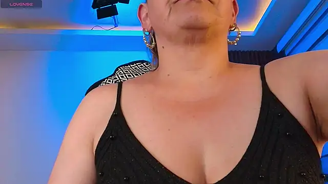 Snapshot of Cinthya_roberts chatting on 05.12.26 Cinthya roberts online show from 05.12.26