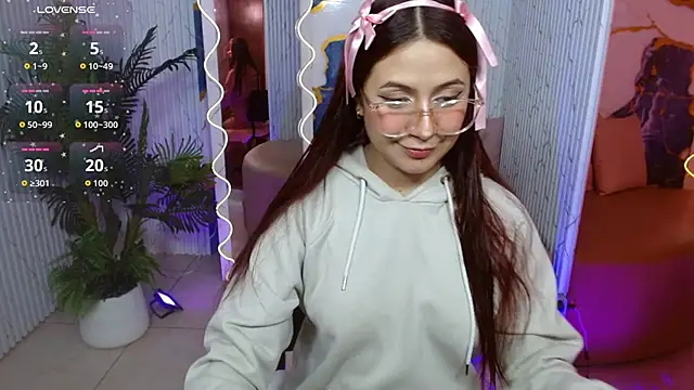 Snapshot of Tiiana_tay chatting on 04.30.26 Tiiana tay online show from 04.30.26