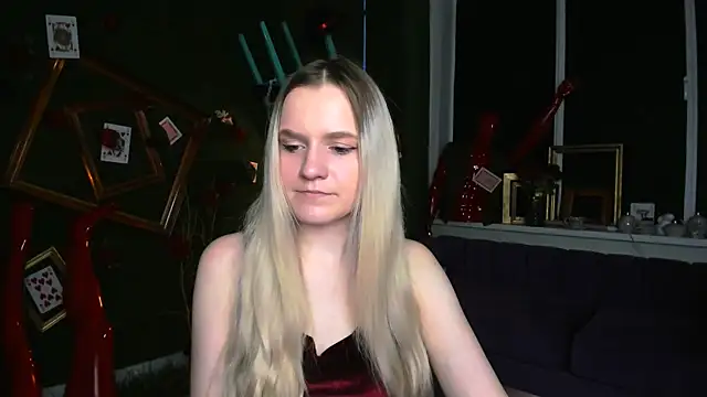 Snapshot of SherriButlers chatting on 04.23.26 SherriButlers online show from 04.23.26
