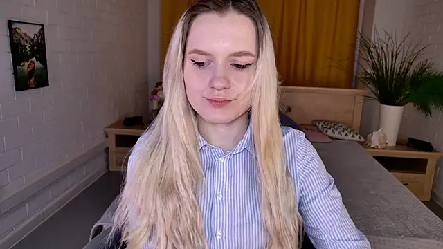 Snapshot of SherriButlers chatting on 04.25.26 SherriButlers online show from 04.25.26