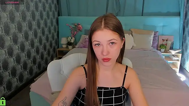 Snapshot of Miss_Shanel chatting on 04.11.26 Miss Shanel online show from 04.11.26