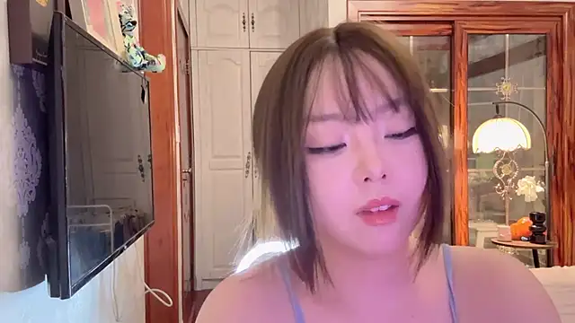 Snapshot of thelittlexx chatting on 05.23.26 thelittlexx online show from 05.23.26