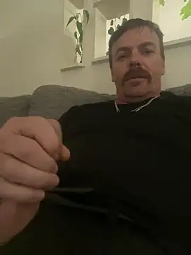 Snapshot of macfromoz chatting on 04.29.26 macfromoz online show from 04.29.26