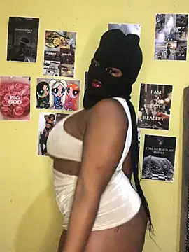 Snapshot of HornyMysteryx chatting on 04.29.26 HornyMysteryx online show from 04.29.26