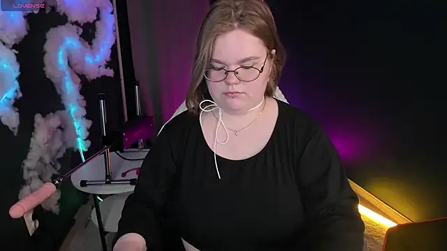 Snapshot of Maneela_Kennedy chatting on 04.15.26 Maneela Kennedy online show from 04.15.26