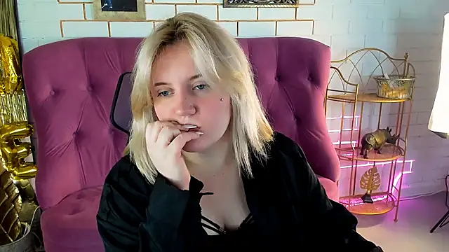 Snapshot of KathyBriggs chatting on 04.25.26 KathyBriggs online show from 04.25.26