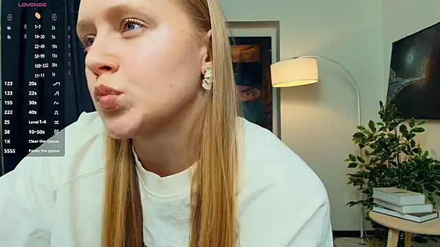Snapshot of VestaBowmer chatting on 05.05.26 VestaBowmer online show from 05.05.26