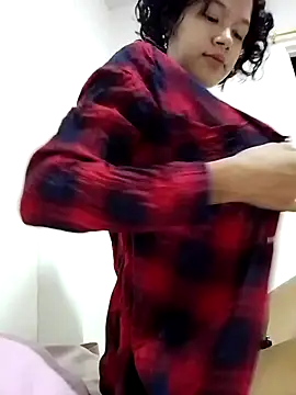 Yi Uzi online show from 06.27.26