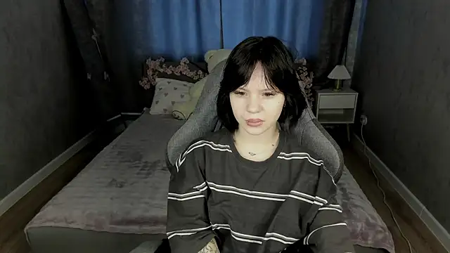 Snapshot of Loly_Cuttie chatting on 05.06.26 Loly Cuttie online show from 05.06.26
