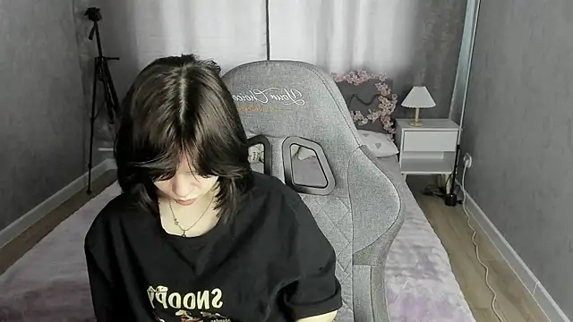 Snapshot of Loly_Cuttie chatting on 05.18.26 Loly Cuttie online show from 05.18.26