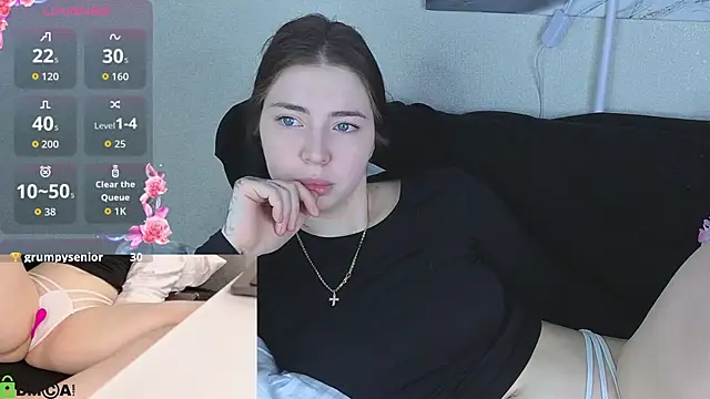 Snapshot of honey_cherrry chatting on 04.28.26 honey cherrry online show from 04.28.26
