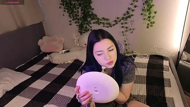 Snapshot of honey_cherrry chatting on 06.17.26 honey cherrry online show from 06.17.26
