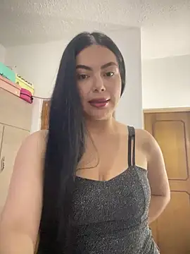 Snapshot of Cami_olarte chatting on 04.22.26 Cami olarte online show from 04.22.26