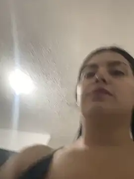Snapshot of Cami_olarte chatting on 04.23.26 Cami olarte online show from 04.23.26