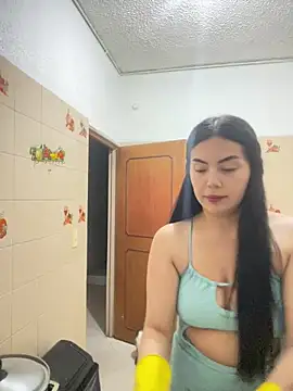 Snapshot of Cami_olarte chatting on 05.15.26 Cami olarte online show from 05.15.26