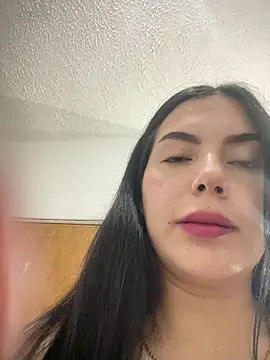 Snapshot of Cami_olarte chatting on 05.21.26 Cami olarte online show from 05.21.26